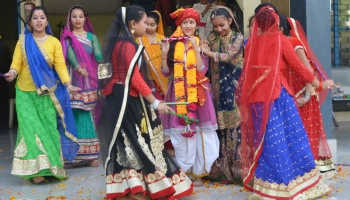holi12-2018