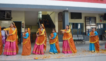 holi16-2018